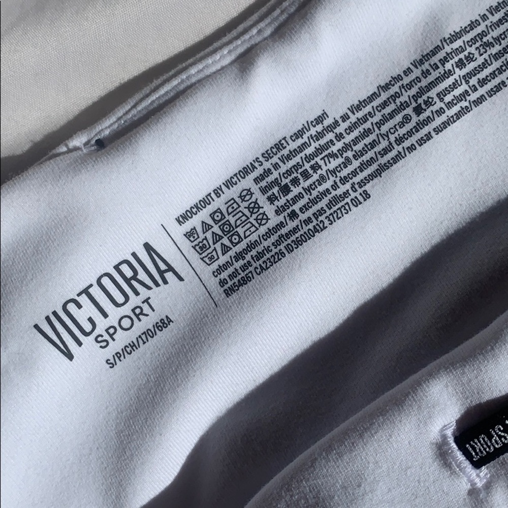 Victoria’s Secret knockout Capri leggings